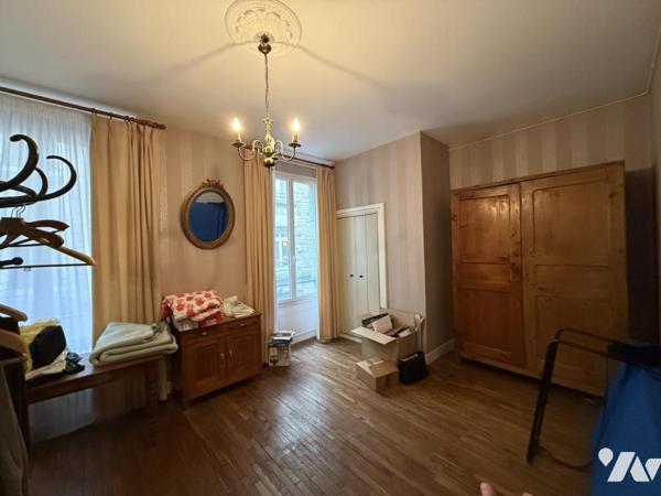 APPARTEMENT DE TYPE IV TRAVAUX INVESTISSEUR  INTRA MUROS ASCENSSEUR + CAVE 