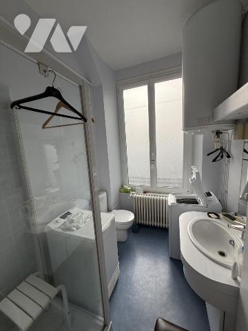 APPARTEMENT DE TYPE IV TRAVAUX INVESTISSEUR  INTRA MUROS ASCENSSEUR + CAVE 