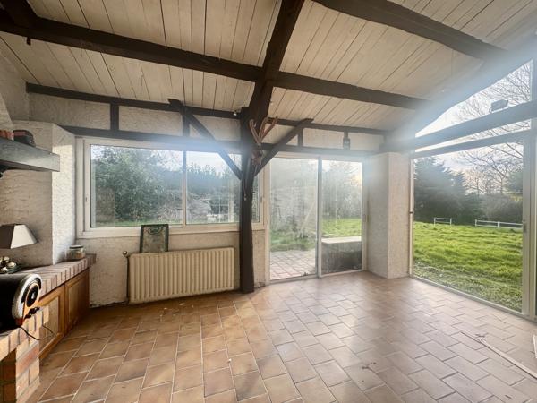 La Mothe-Achard (85150) Propriété de + de 245 m2 sur plus d'un hectare de terrain avec étang