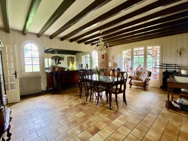 La Mothe-Achard (85150) Propriété de + de 245 m2 sur plus d'un hectare de terrain avec étang