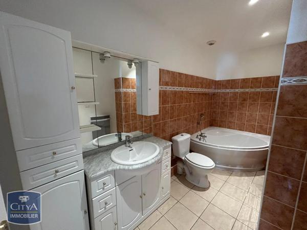 Appartement à louer 4 pièces 156.2m²