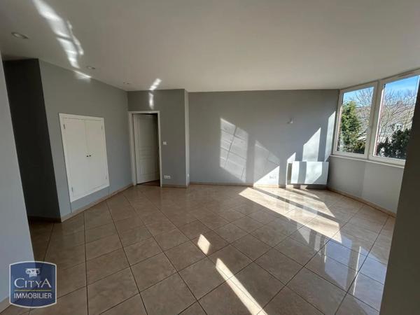 Appartement à louer 4 pièces 156.2m²