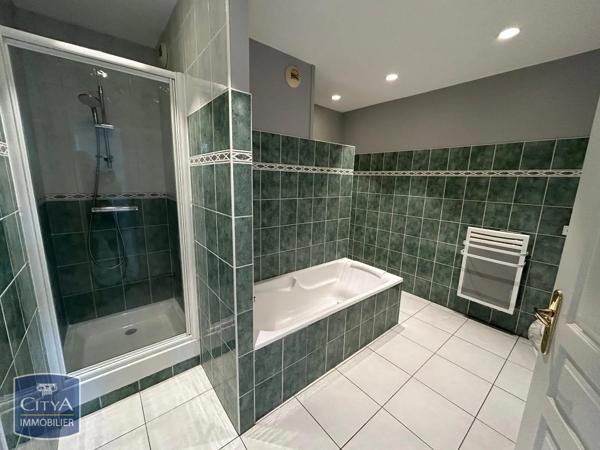 Appartement à louer 4 pièces 156.2m²