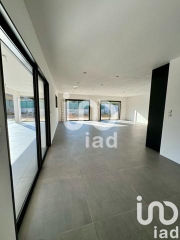 Maison 5 pièces de 161 m² à Le Luc (83340)