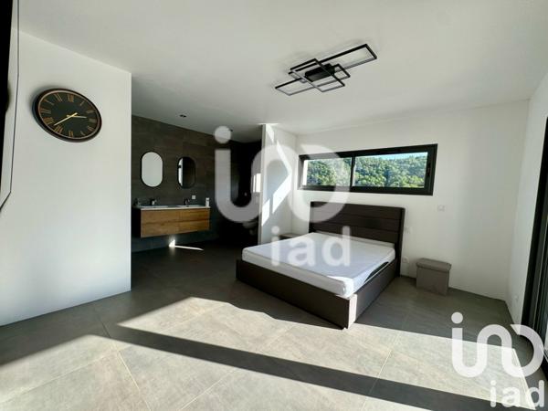 Maison 5 pièces de 161 m² à Le Luc (83340)