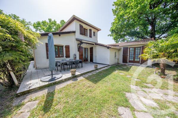 Maison à vendre  8 pièces - 146,33 m 2   ST MEDARD EN JALLES  - 33