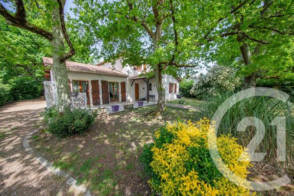 Maison à vendre  8 pièces - 146,33 m 2   ST MEDARD EN JALLES  - 33