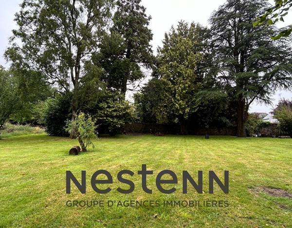 Terrain constructible, centre-ville de Questembert, de 1000 m²