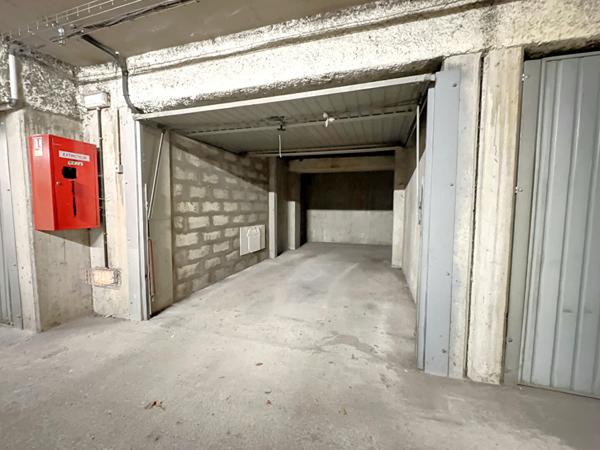 Parking / box Lyon 16 m2