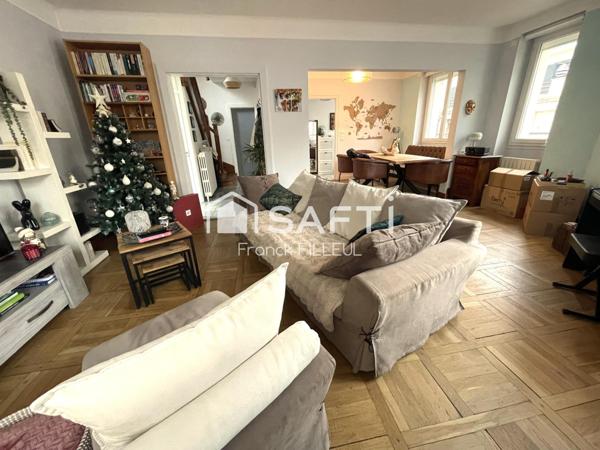 Belle maison avec garage, cour fermée et carport