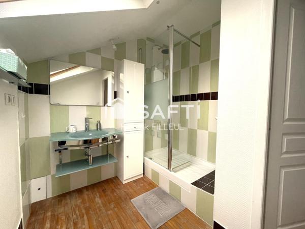 Belle maison avec garage, cour fermée et carport