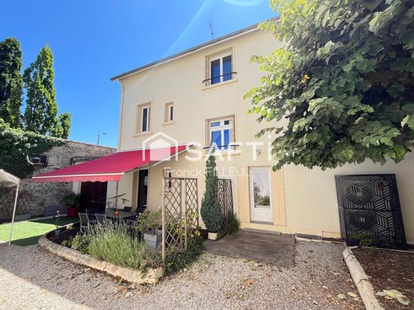 Belle maison avec garage, cour fermée et carport