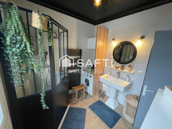 Belle maison avec garage, cour fermée et carport