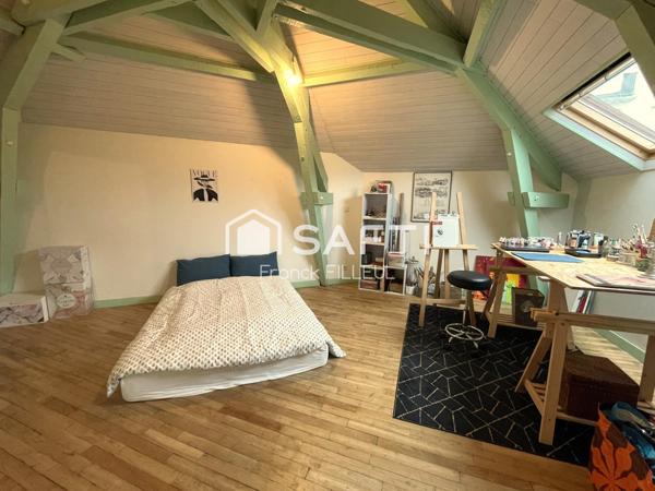 Belle maison avec garage, cour fermée et carport