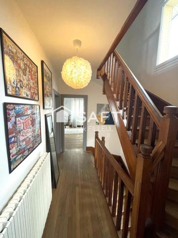 Belle maison avec garage, cour fermée et carport