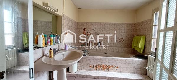 Maison proche des commodités 3 chambres et 1 bureau