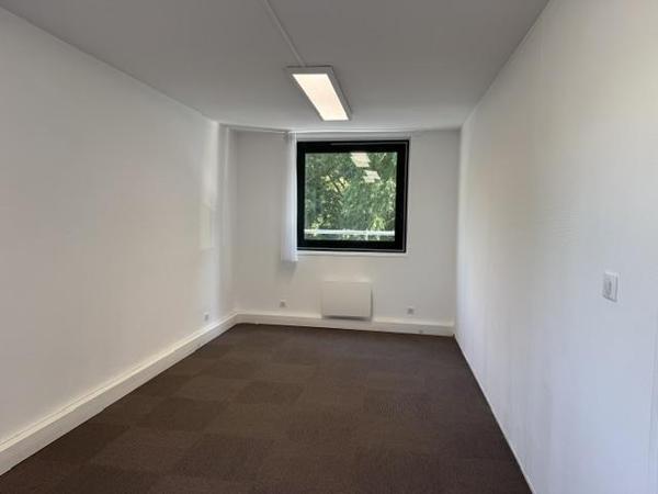 Location Bureau 149 77185 Lognes 831733