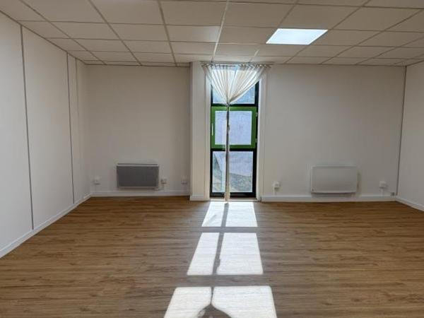 Location Bureau 149 77185 Lognes 831733