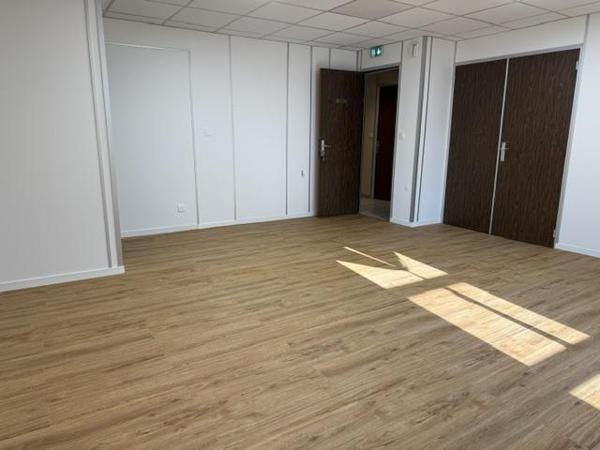Location Bureau 149 77185 Lognes 831733
