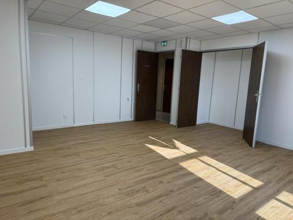 Location Bureau 149 77185 Lognes 831733