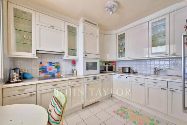 Penthouse avec toit terrasse, Place Victor Hugo - Paris 16