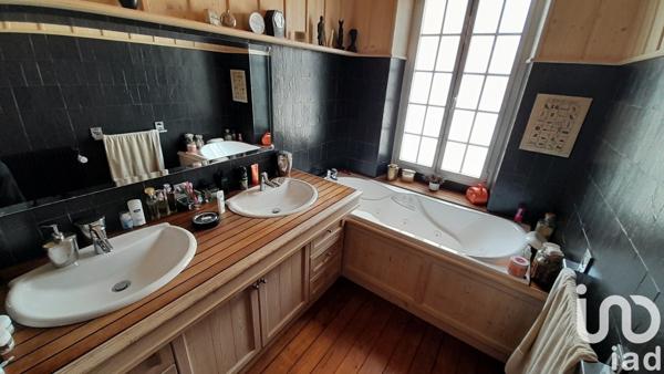 Maison à vendre 8 pièces 206 m² Beaupréau-en-Mauges