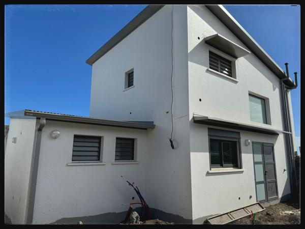 Vente Villa85 m² - 4 Pièces - SAINT PIERRE (97410)