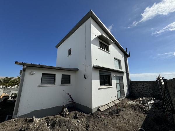 Vente Villa85 m² - 4 Pièces - SAINT PIERRE (97410)