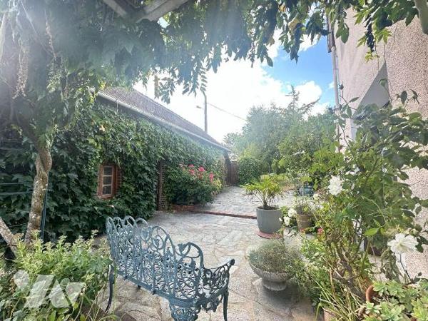 A VENDRE maison de caractère à MESNIL-ESNARD (76240), ancien relais de poste authentique, entiè...