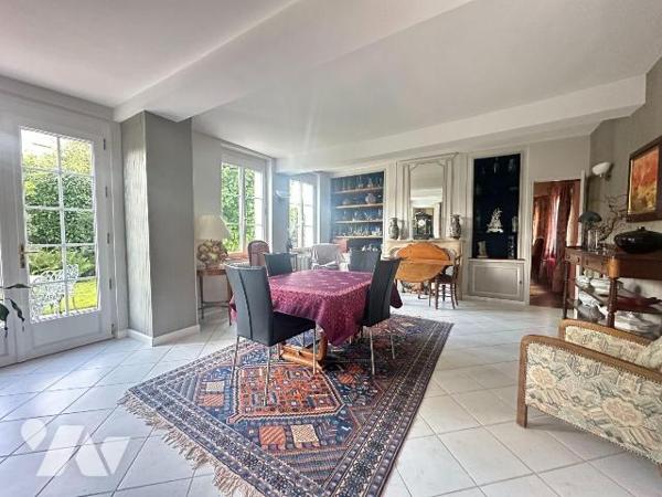 A VENDRE maison de caractère à MESNIL-ESNARD (76240), ancien relais de poste authentique, entiè...