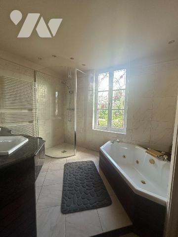 A VENDRE maison de caractère à MESNIL-ESNARD (76240), ancien relais de poste authentique, entiè...