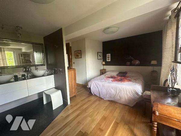 A VENDRE maison de caractère à MESNIL-ESNARD (76240), ancien relais de poste authentique, entiè...