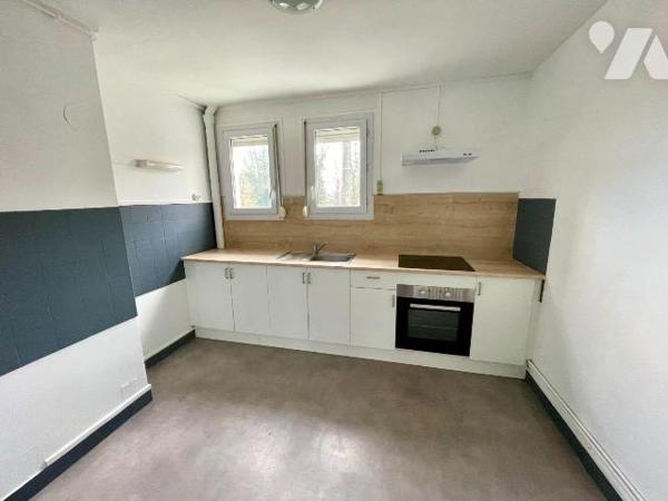IMMEUBLE DE RAPPORT 
A VENDRE, à RETHEL, Axe entre REIMS et CHARLEVILLE-MEZIERES, gare (à 1h15...
