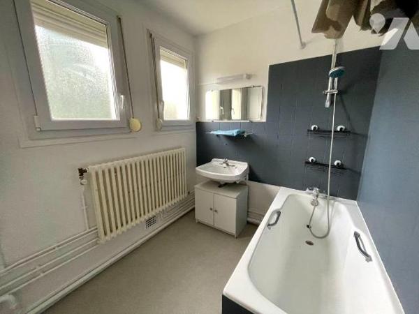 IMMEUBLE DE RAPPORT 
A VENDRE, à RETHEL, Axe entre REIMS et CHARLEVILLE-MEZIERES, gare (à 1h15...