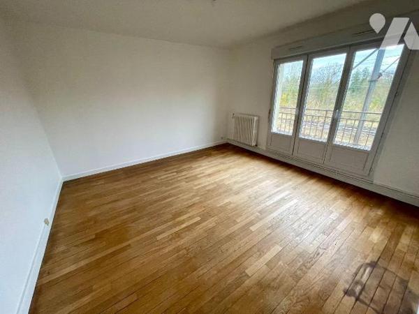 IMMEUBLE DE RAPPORT 
A VENDRE, à RETHEL, Axe entre REIMS et CHARLEVILLE-MEZIERES, gare (à 1h15...