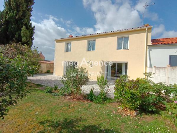 Maison à NALLIERS, 85370 - 7 pièces 194m²