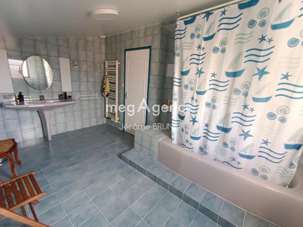 Maison à NALLIERS, 85370 - 7 pièces 194m²