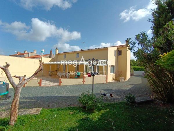 Maison à NALLIERS, 85370 - 7 pièces 194m²