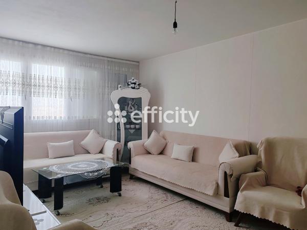 Appartement
         3 pièces
        - 63 m² 52 000 € *