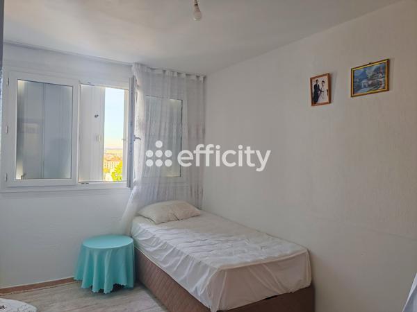 Appartement
         3 pièces
        - 63 m² 52 000 € *
