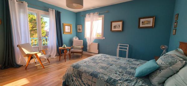 Entre le bleu de l'océan, voiles d'ombrage et élégance à Royan