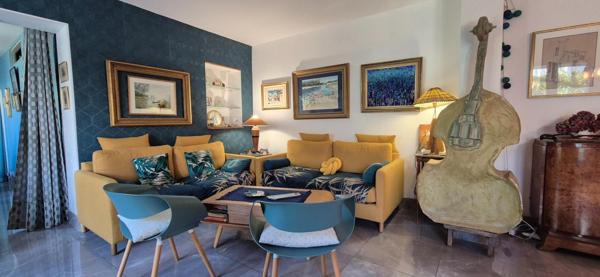 Entre le bleu de l'océan, voiles d'ombrage et élégance à Royan