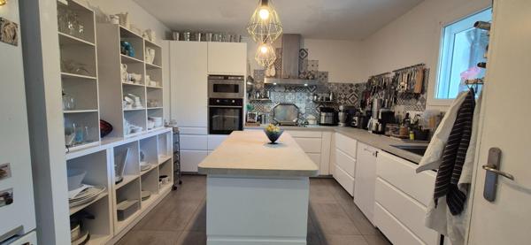 Entre le bleu de l'océan, voiles d'ombrage et élégance à Royan