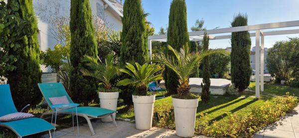 Entre le bleu de l'océan, voiles d'ombrage et élégance à Royan