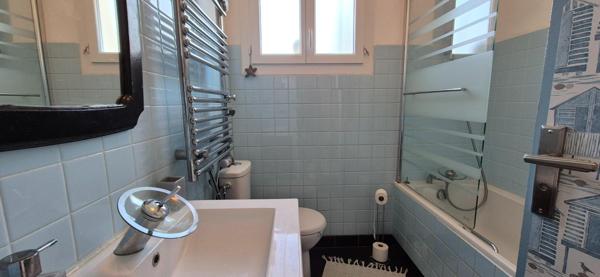 Entre le bleu de l'océan, voiles d'ombrage et élégance à Royan