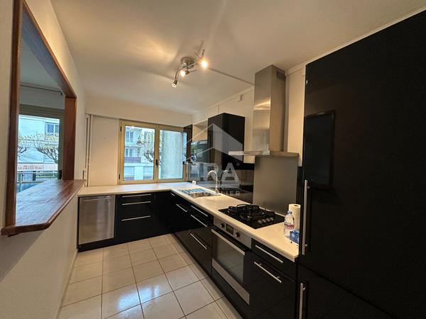 CHATEAUROUX - Secteur Belle-isle - Appartement 85 m² - 3 chs - Balcon - cave