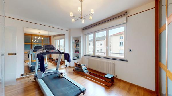 Ensemble immobilier maison d'habitation de prestige et bureaux