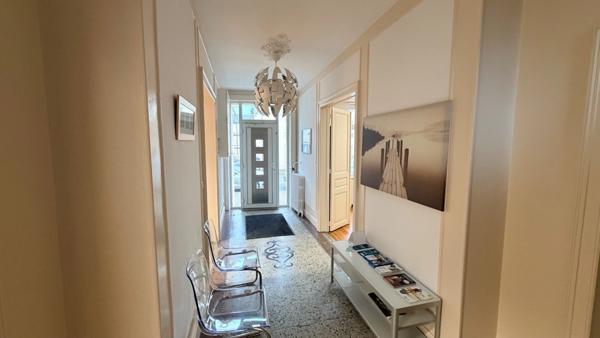 Ensemble immobilier maison d'habitation de prestige et bureaux