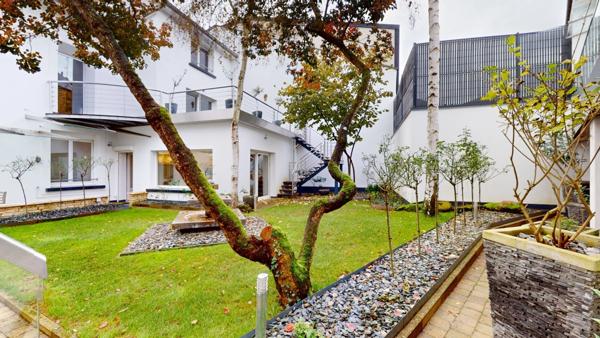 Ensemble immobilier maison d'habitation de prestige et bureaux