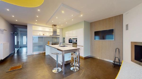 Ensemble immobilier maison d'habitation de prestige et bureaux